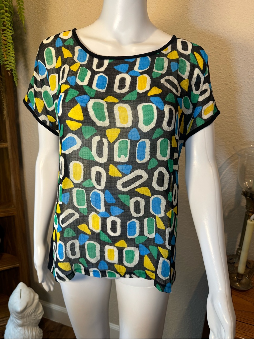 Vince Camuto Black Short Sleeve Top with Blue, Green & Yellow Geo Print